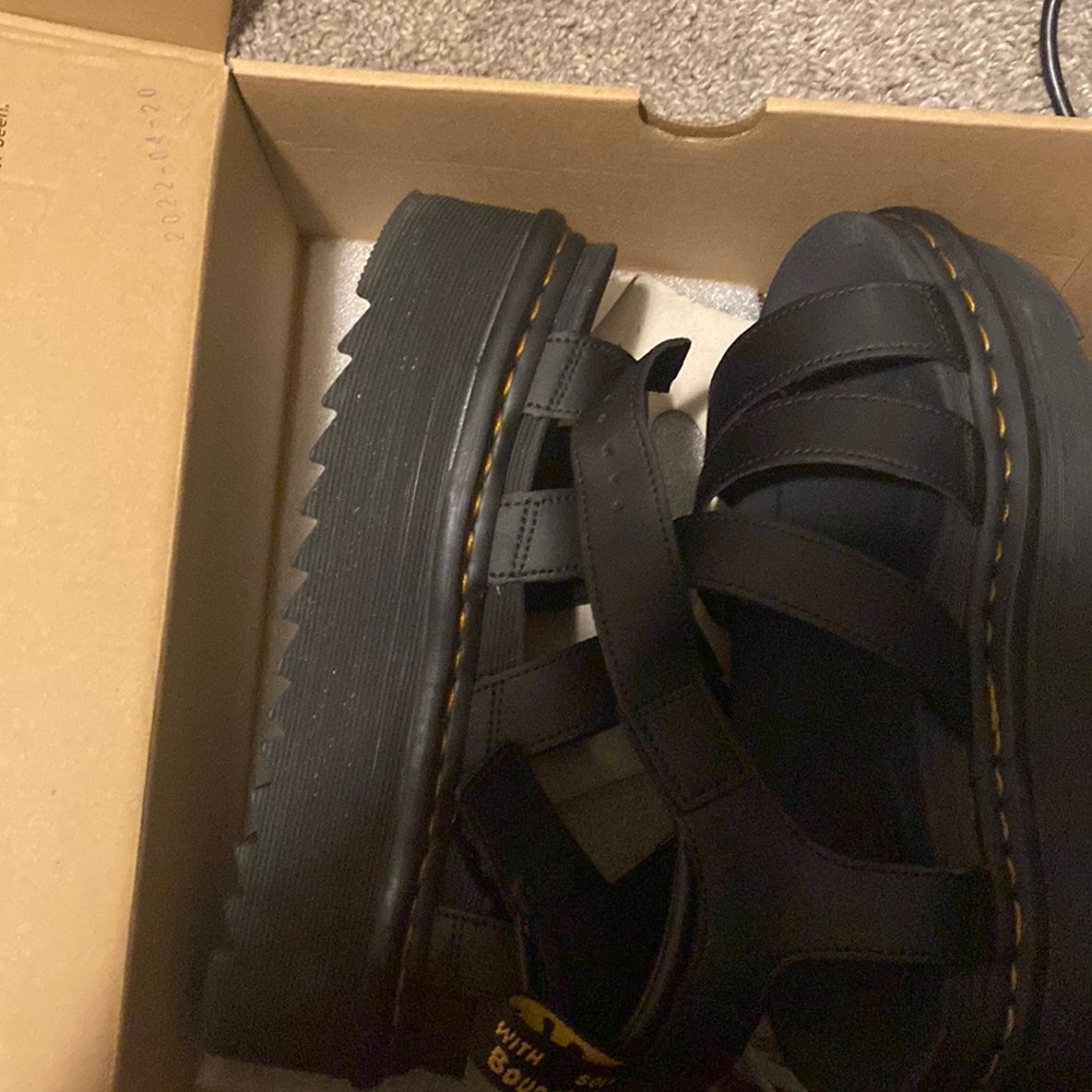 DR MARTENS BLAIRE QUAD HYDRO LEATHER PLATFORM SANDALS